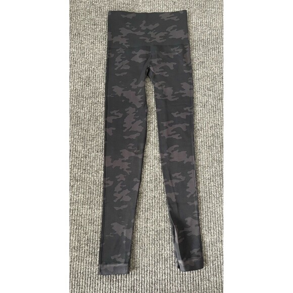 SPANX Women Size Small Look at Me Now Ecocare Seamless Leggings Black Camo NWT - Picture 8 of 12